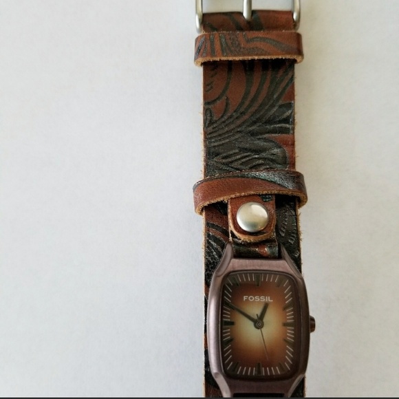 Leather Fossil Watch - Picture 5 of 7